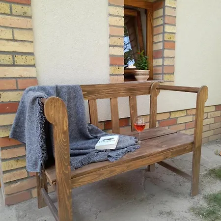 Goher Pince Es Vendeghaz Apartment